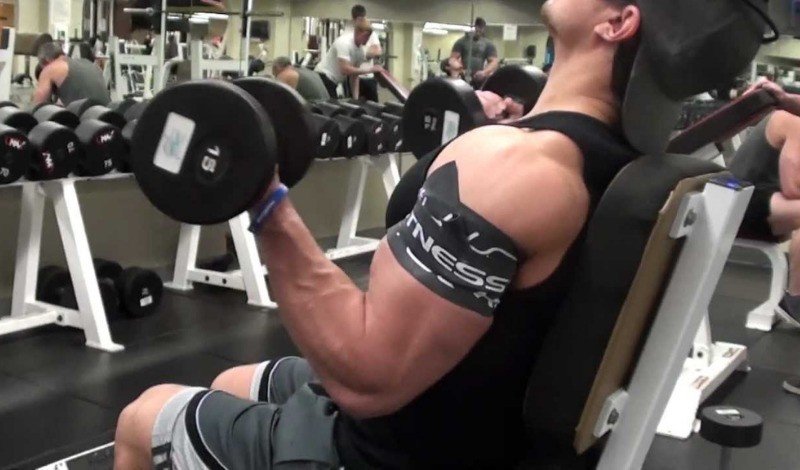 oclusão vascular treino de bíceps