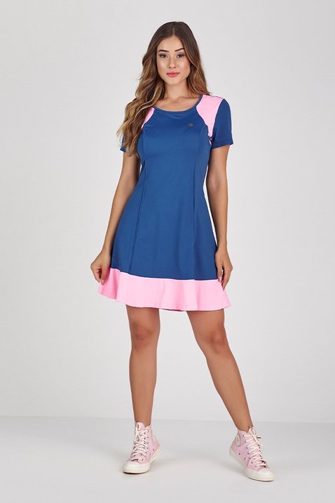 vestido com short para beach tennis manga curta em poliamida com protecao uv50 a cor azul com rosa epulari 12